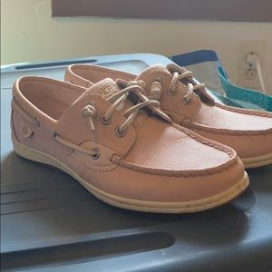 Pink sperry’s